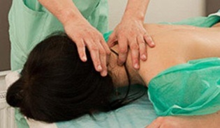 Behandlung vun zervikaler Osteochondrose mat Massage